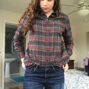Size M. LL Bean slightly fitted flannel grey red women’s L.L. bean